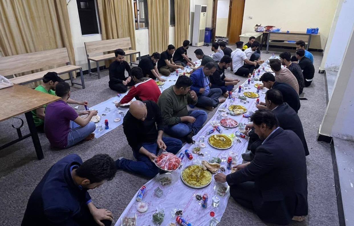 كلية الإدارة الصناعية للنفط والغاز تقيم مأدبة إفطار جماعي لطلبتها وطالباتها في الاقسام الداخلية