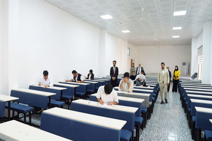 اللجنة المكلّفة تُشرف على امتحانات طلّاب جامعة الكنوز