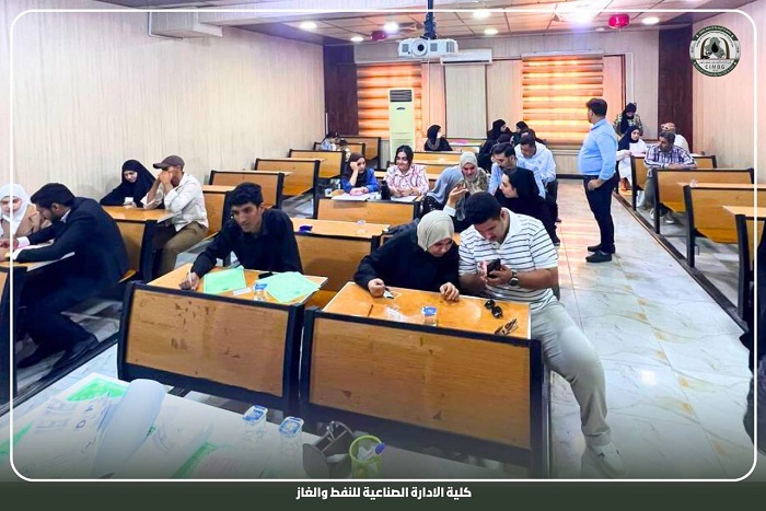 عميد الكليّة يُتابع عمليّة تسجيل الطلّاب الجدد