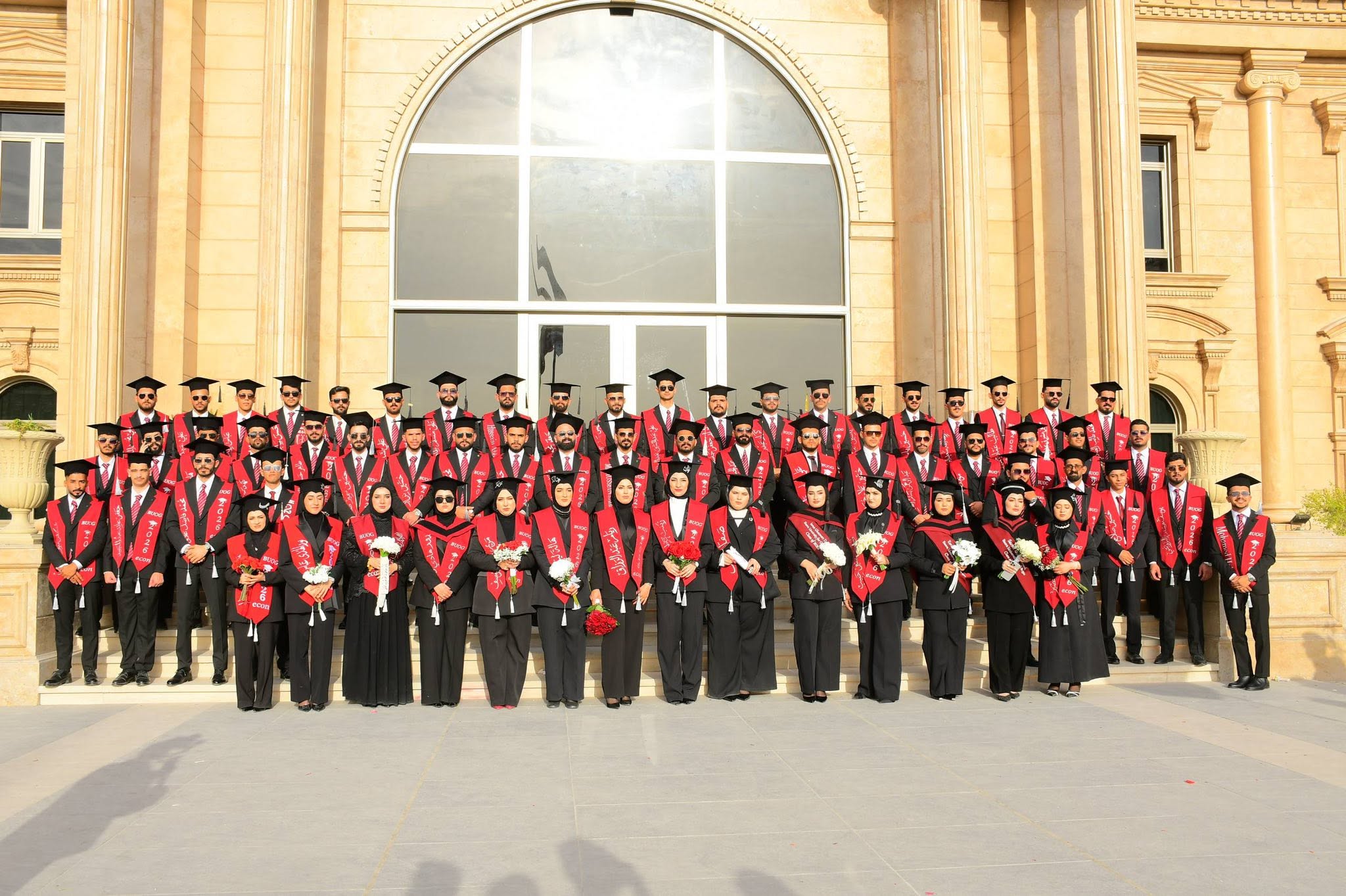 خريجو كلية الادارة الصناعية للنفط والغاز